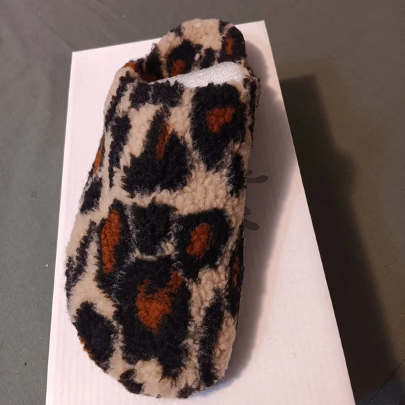 Women's Slippers - Picture 6 of 7